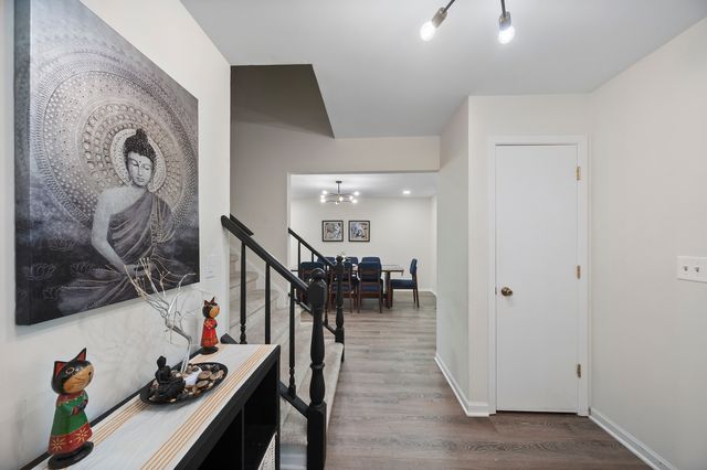 8 Hampton Court, Mundelein, IL 60060