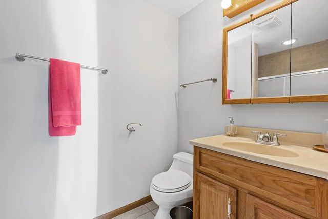 8 Hampton Court, Mundelein, IL 60060