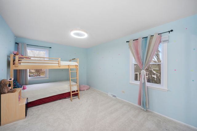 8 Hampton Court, Mundelein, IL 60060