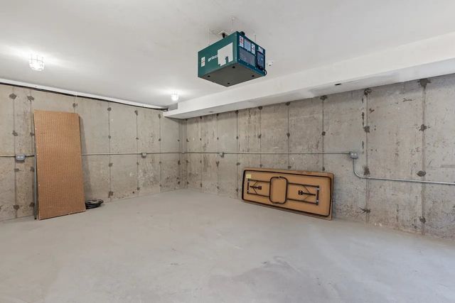 8 Hampton Court, Mundelein, IL 60060