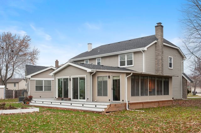 8 Hampton Court, Mundelein, IL 60060