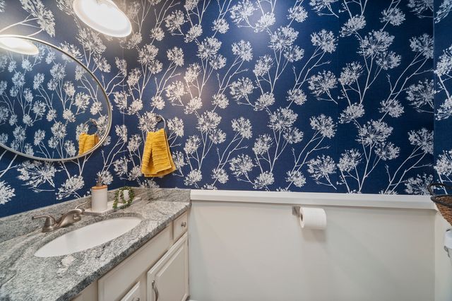 8 Hampton Court, Mundelein, IL 60060