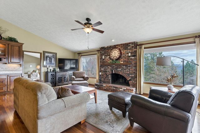 23626 N Perry Rd, Colbert, WA 99005