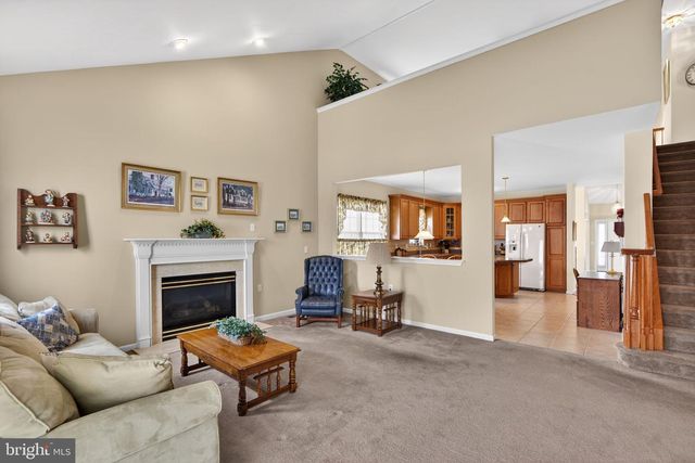 2852 DONEGAL DR, Macungie, PA 18062