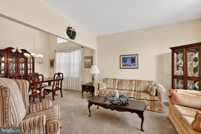 2852 DONEGAL DR, Macungie, PA 18062