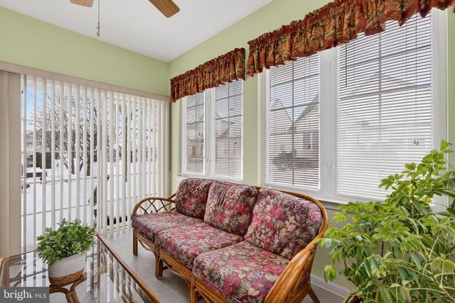 2852 DONEGAL DR, Macungie, PA 18062