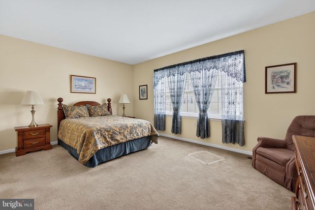 2852 DONEGAL DR, Macungie, PA 18062