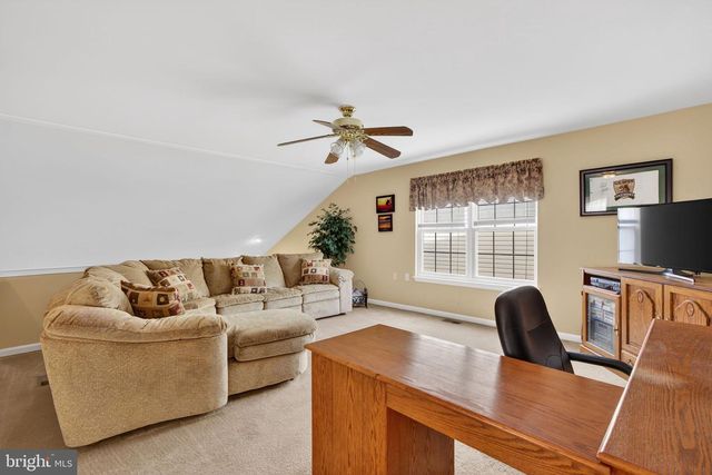 2852 DONEGAL DR, Macungie, PA 18062