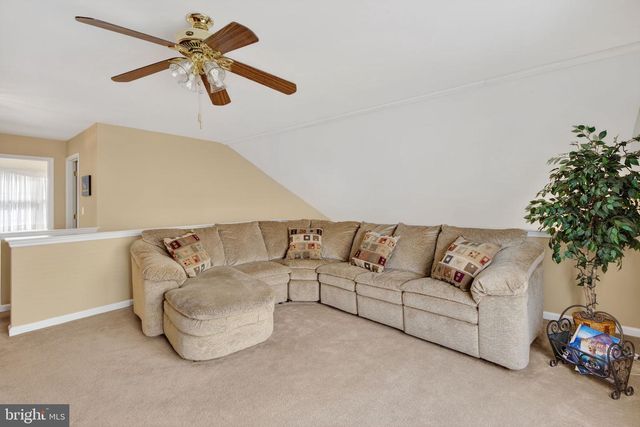 2852 DONEGAL DR, Macungie, PA 18062