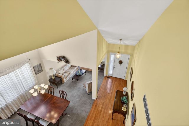 2852 DONEGAL DR, Macungie, PA 18062