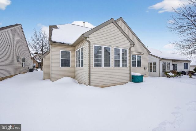 2852 DONEGAL DR, Macungie, PA 18062