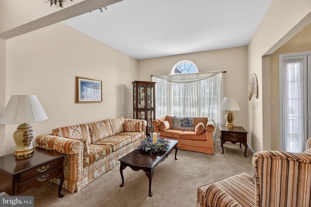 2852 DONEGAL DR, Macungie, PA 18062