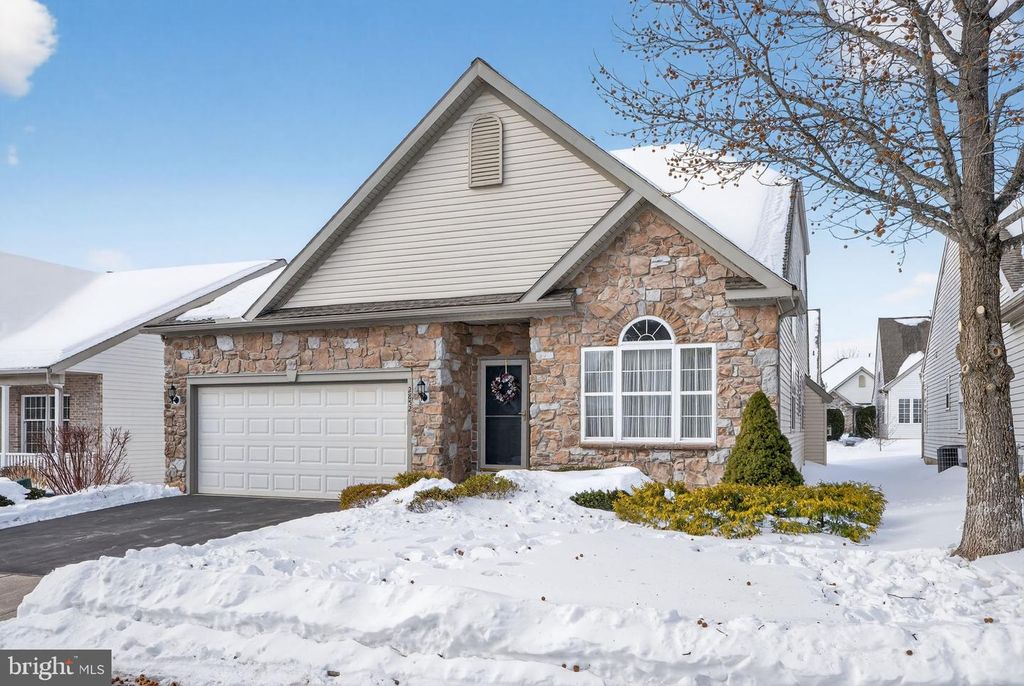 2852 DONEGAL DR, Macungie, PA 18062