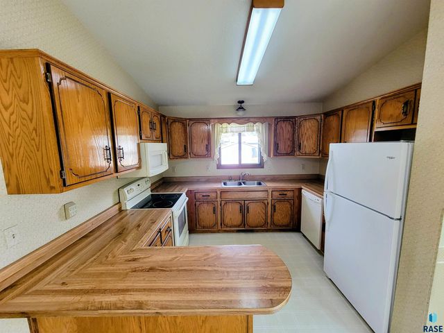 4613 E Fernwood Dr Drive, Sioux Falls, SD 57110