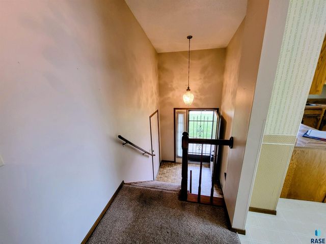 4613 E Fernwood Dr Drive, Sioux Falls, SD 57110