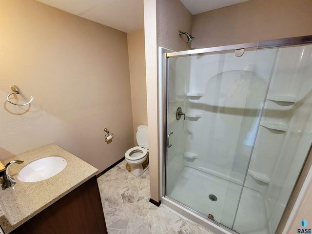 4613 E Fernwood Dr Drive, Sioux Falls, SD 57110
