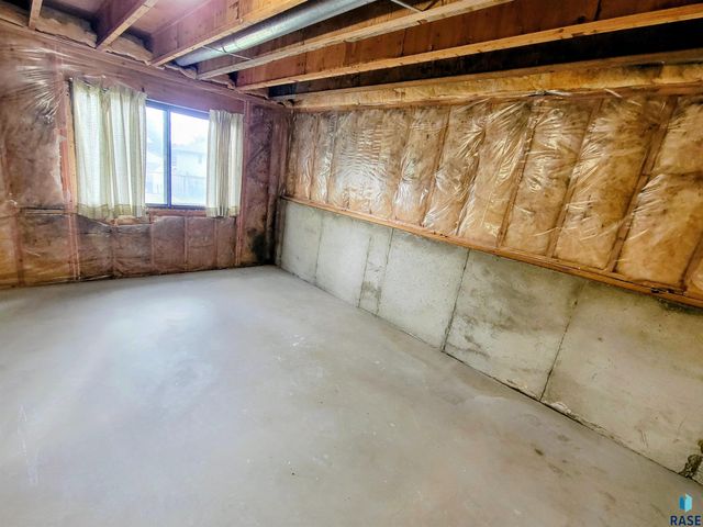4613 E Fernwood Dr Drive, Sioux Falls, SD 57110