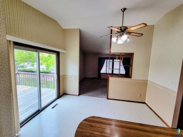 4613 E Fernwood Dr Drive, Sioux Falls, SD 57110