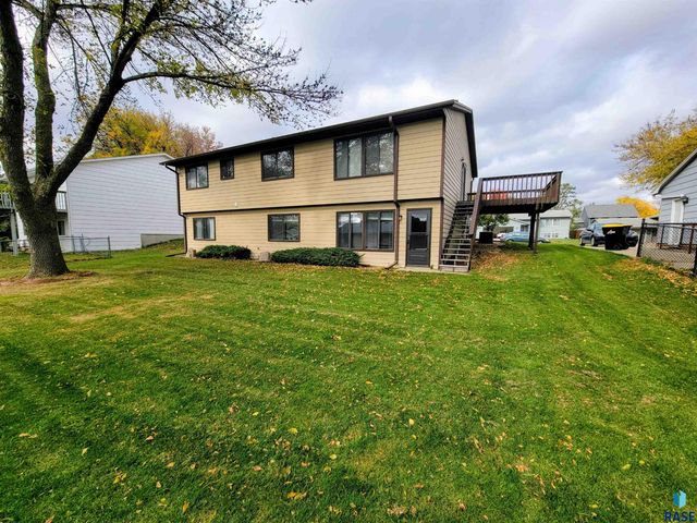 4613 E Fernwood Dr Drive, Sioux Falls, SD 57110