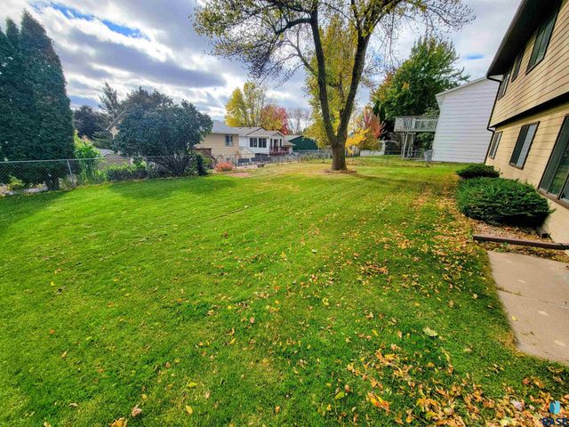 4613 E Fernwood Dr Drive, Sioux Falls, SD 57110