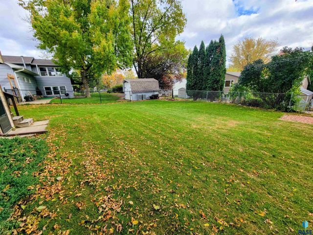 4613 E Fernwood Dr Drive, Sioux Falls, SD 57110
