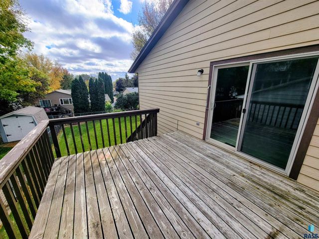 4613 E Fernwood Dr Drive, Sioux Falls, SD 57110