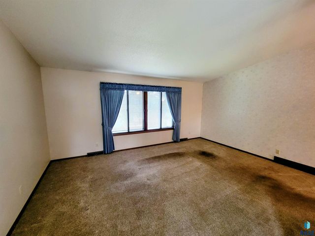 4613 E Fernwood Dr Drive, Sioux Falls, SD 57110