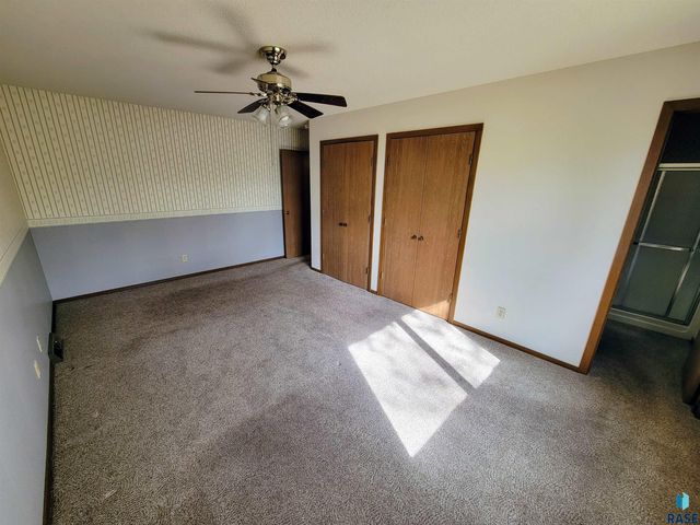 4613 E Fernwood Dr Drive, Sioux Falls, SD 57110