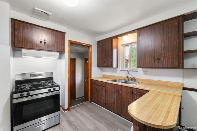 19050 Dartmouth Street, Dearborn, MI 48124