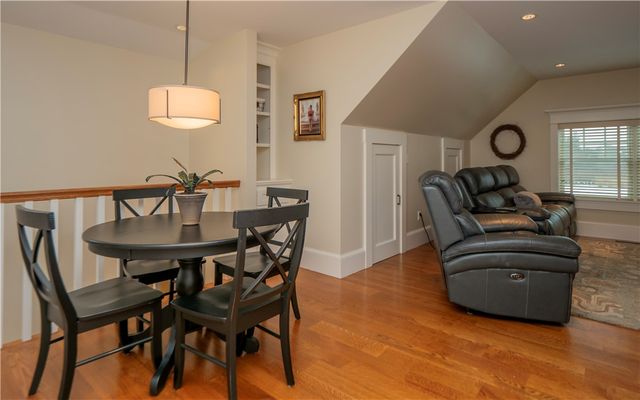 58 Ridge Road, Newport, RI 02840