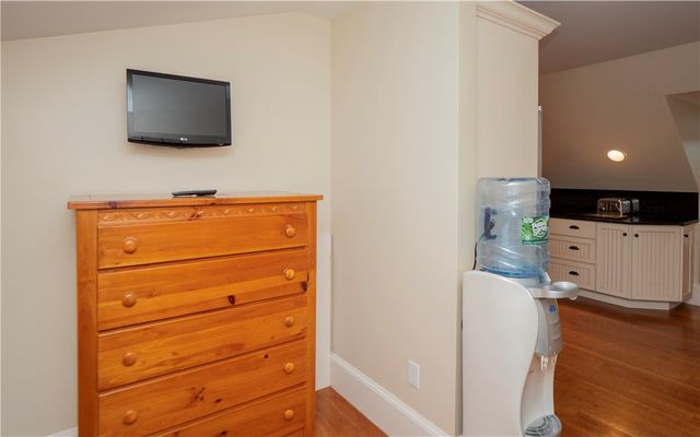 58 Ridge Road, Newport, RI 02840