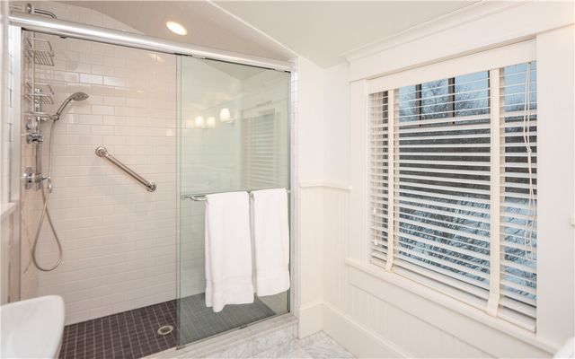 58 Ridge Road, Newport, RI 02840