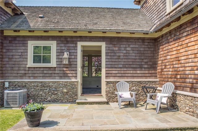 58 Ridge Road, Newport, RI 02840