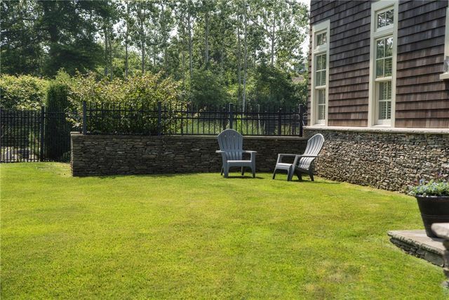 58 Ridge Road, Newport, RI 02840