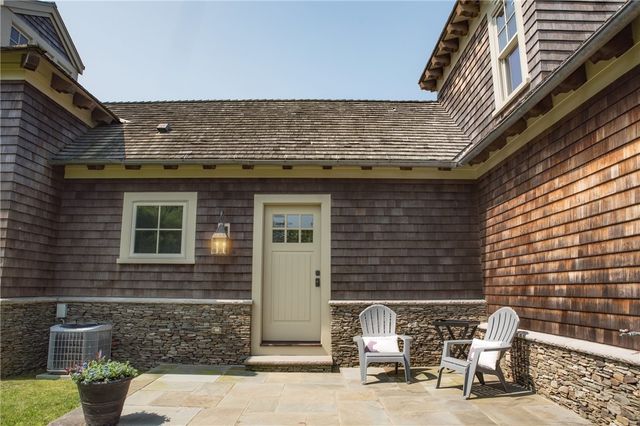 58 Ridge Road, Newport, RI 02840