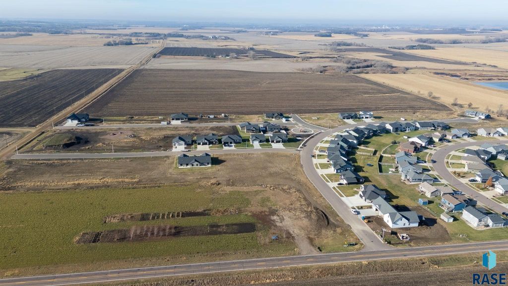 910 Sunset St Street, Valley Springs, SD 57068