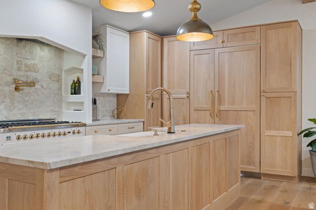 126 S SUNSET DR, Farmington, UT 84025