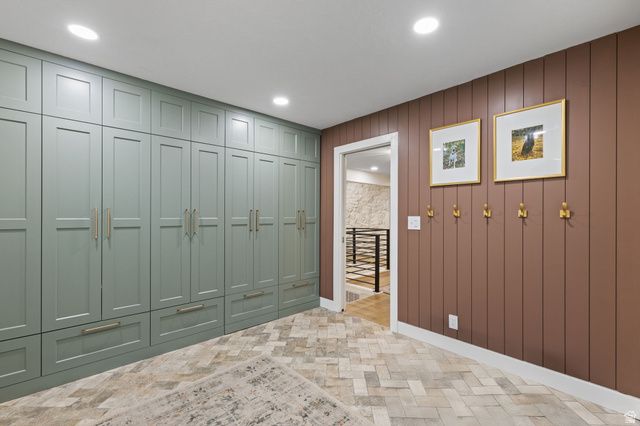 126 S SUNSET DR, Farmington, UT 84025