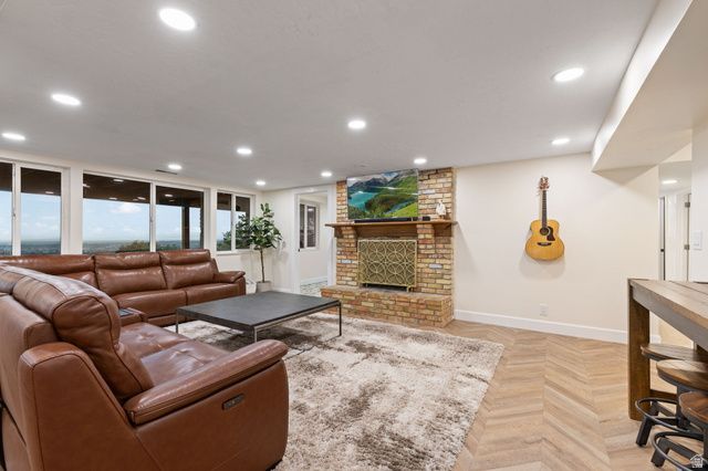 126 S SUNSET DR, Farmington, UT 84025
