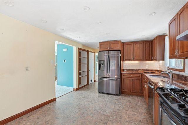 3 Fairway Dr, Canton, MA 02021