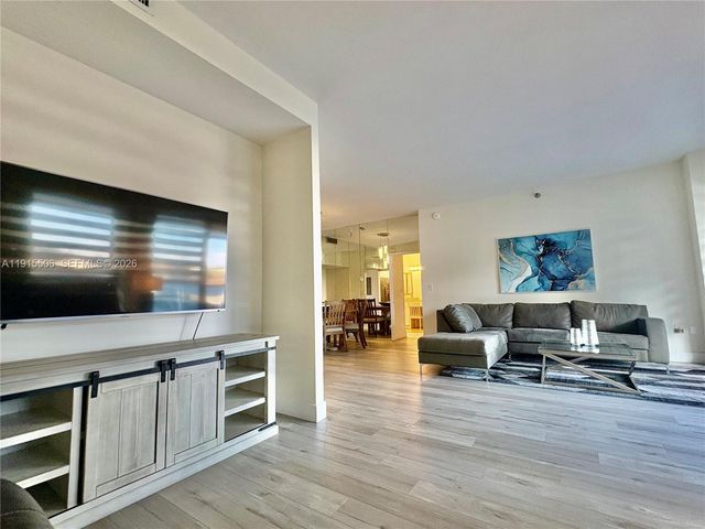 20515 E Country Club Drive 147, Aventura, FL 33180