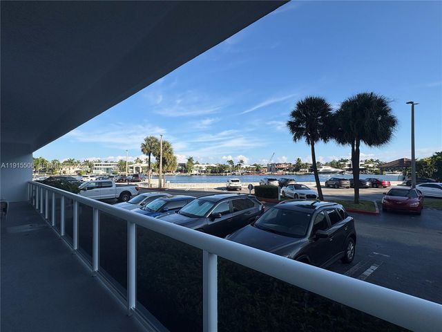 20515 E Country Club Drive 147, Aventura, FL 33180