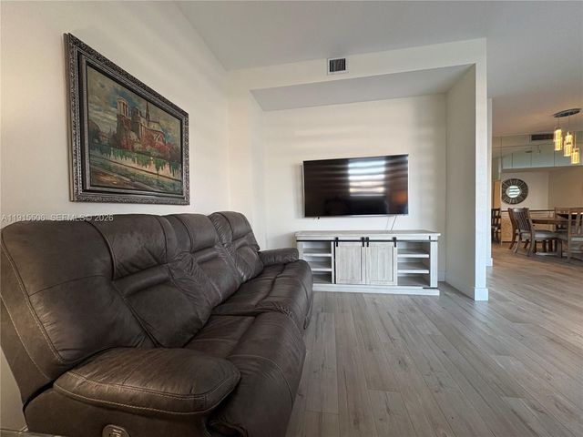 20515 E Country Club Drive 147, Aventura, FL 33180