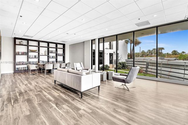 20515 E Country Club Drive 147, Aventura, FL 33180