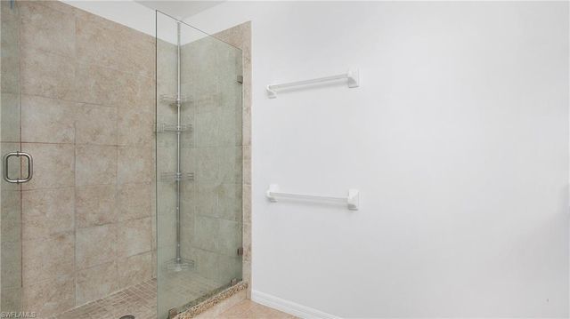 880 Hampton CIR, Naples, FL 34105