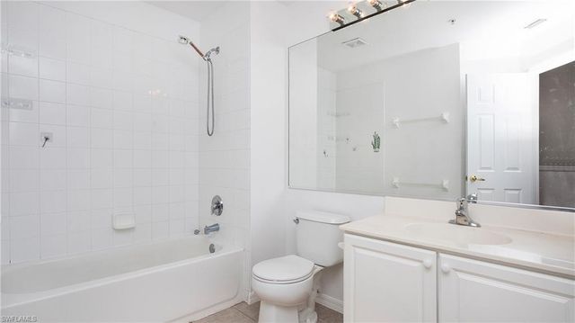880 Hampton CIR, Naples, FL 34105