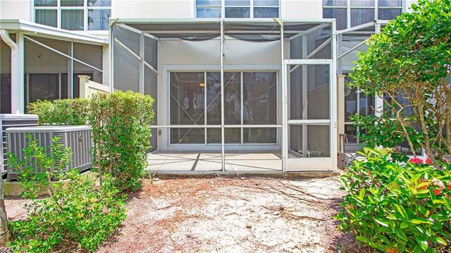 880 Hampton CIR, Naples, FL 34105