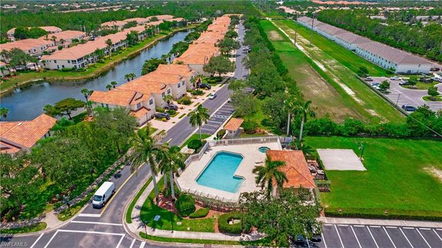 880 Hampton CIR, Naples, FL 34105