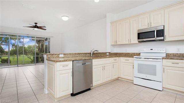 880 Hampton CIR, Naples, FL 34105