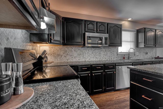 6801 Henze Road, Evansville, IN 47720